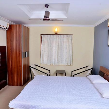 French Avenue Hotel Mahe Exterior photo